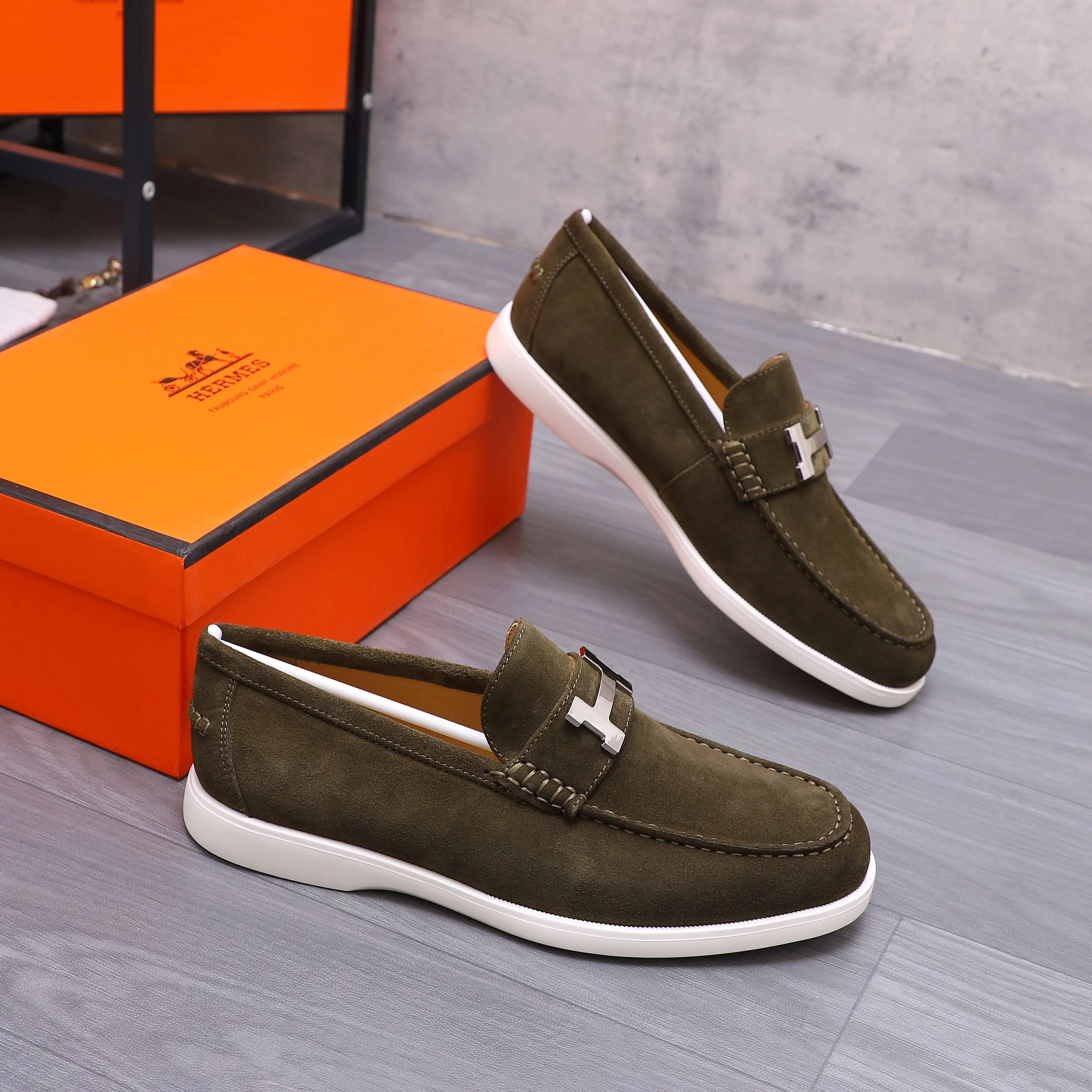 Men's shoes 💰p560 Product trademark: HERMES "Hermès" casual slip-on men's shoes. Regular size: 38-46 (45.46 is custom-made and non-refundable) Product materials: Selected frosted cowhide upper, cowhide lining, original foam rubber ultra-light sole